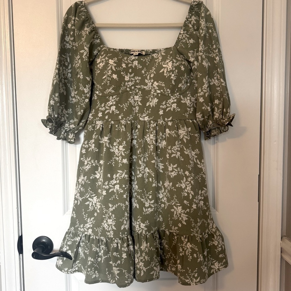 NWT Inspired Hearts Floral Sage Green Medium Dress